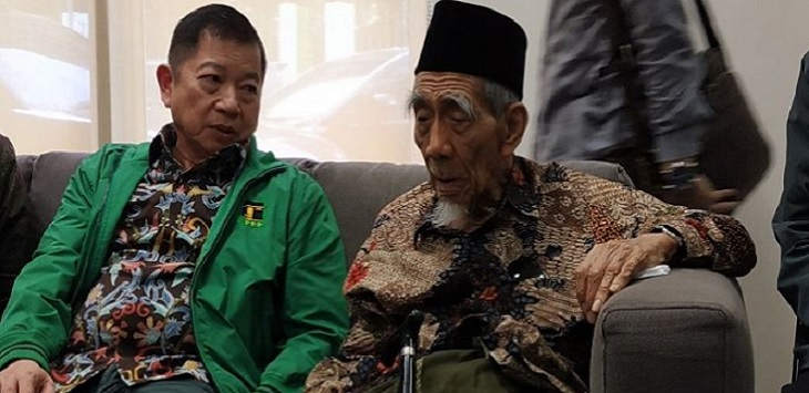 Plt Ketua Umum PPP Suharso Monoarfa bersama Ketua Majelis Syariah PPP Maimoen Zubair (Mbah Moen).