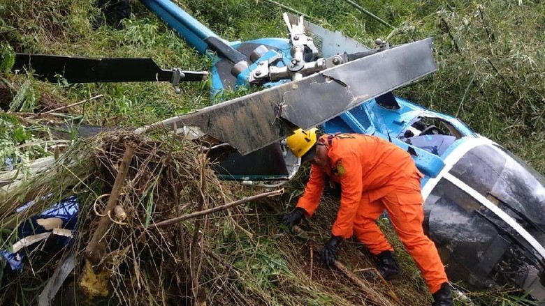 Helikopter tipe BO-105 PK EAH jatuh di Desa Jayaratu, Tasikmalaya. (Foto: Dok. Basarnas)