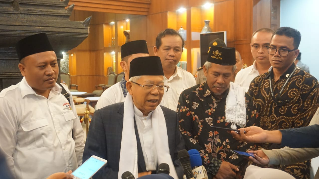 Cawapres KH Ma`ruf Amin (tengah) saat tiba di Bandara Juanda Surabaya, Senin, 18 Maret 2019. (Foto: istimewa)