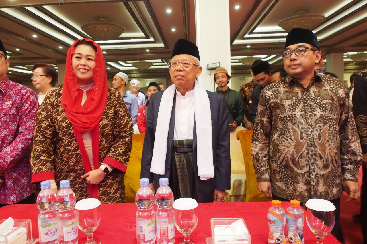 Cawapres nomor urut 01, KH Ma`ruf Amien bersama Yeni Wahid (kiri) dan Arif Afandi (kanan). (Foto: istimewa)