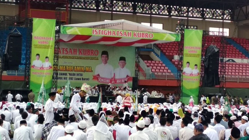 Istighotsah kubro di Pamekasan yang dihadiri calon wakil presiden nomor urut 1, KH Ma'ruf Amin, Selasa, 19 Maret 2019. (Foto: 