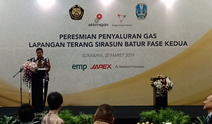 Menteri ESDM Ignasius Jonan, saat meresmikan penyaluran gas Lapangan Terang Sirasun dan Batur (TSB) Fase 2, Kepulauan Kangean, secara simbolis di Hotel Sheraton, Surabaya, Rabu 20 Maret 2019. (Foto: Farid/ngopibareng.id) 