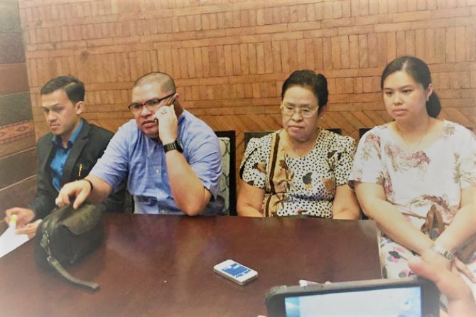 Maria Sovi (ketiga kiri) membongkar prilaku putranya yang menyelewengkan uang perusahaan diduga untuk mahar nikah dengan Bella Luna.