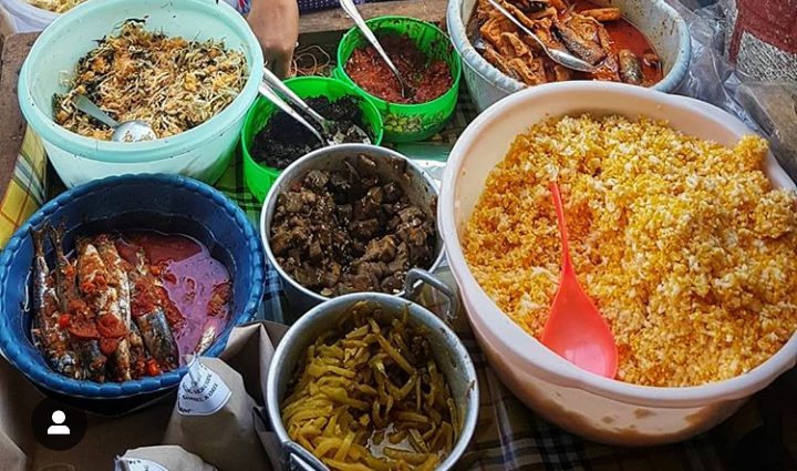 Urap dan sambel terasi adalah simpul paling penting untuk menu nasi jagung ini. 