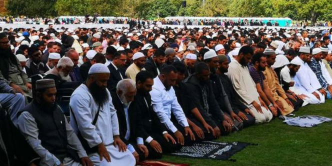 Salat Jumat pertama kali usai serangan teroris di Masjid Al Noor, Kota Christchurch, Selandia Baru, pada 22 Maret 2019.