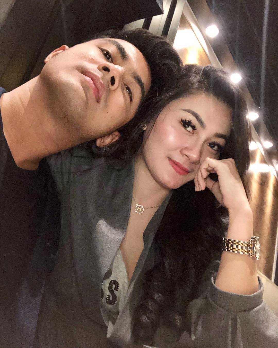 Guntur Triyoga dan Delia Yasmin.