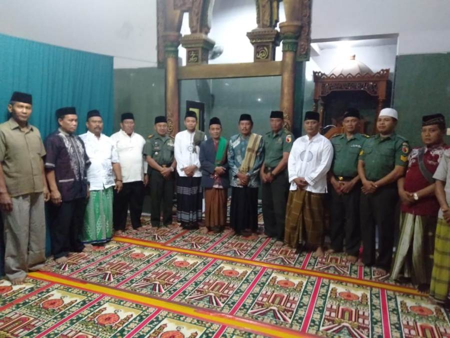 Dandim 0815 Letkol Kav Hermawan Weharima, SH, Saat Kegiatan Qiyamul Lail Di Masjid Al-Muhajirin Brangkal