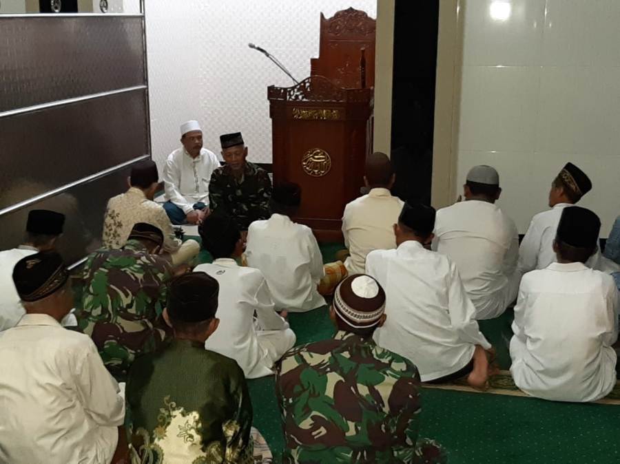 Suasana Shalat Tahajud Di Masjid Al-Muttaqin, Puri, Mojokerto