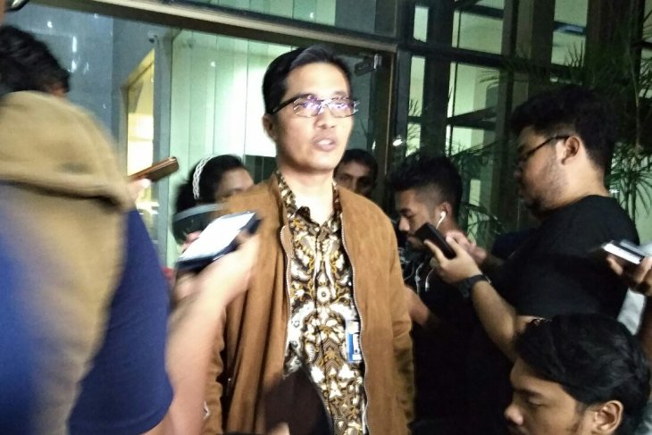 Juru Bicara KPK Febri Diansyah saat menyampaikan keterangan kepada awak media di gedung KPK, Jakarta, Kamis 28 Maret 2019. (Foto: Antara/Benardy Ferdiansyah)