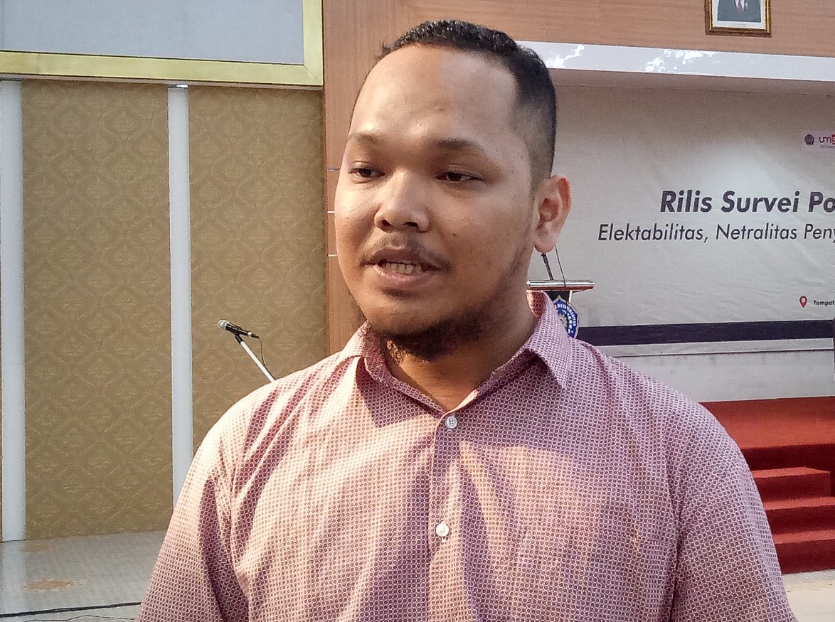 Direktur PUSAD UMS, Satria Unggul Wicaksana Prakasa, saat merilis hasil survei PUSAD UMS tentang elektabilitas pasangan capres-cawapres di Jatim, Kamis, 28 Maret 2019. (Foto: Pita/ngopibareng.id)