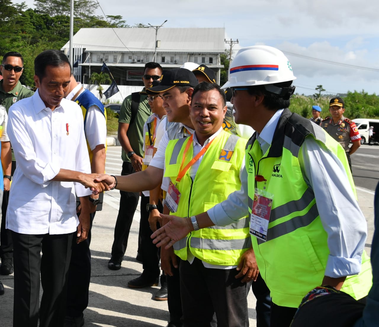 Presiden Joko Widodo saat peresmian Kawasan Ekonomi Khusus dilangsungkan di Bandara Internasional Sam Ratulangi, Kota Manado, Sulawesi Utara. (Foto: setneg for ngopibareng.id) 