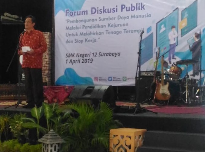 Wiryanta saat memaparkan sistem revitalisasi SMK untuk menghadapi industri 4.0 di SMKN 12 Suarabaya, Senin, 1 April 2019 (Foto: Pita/ngopibareng.id)