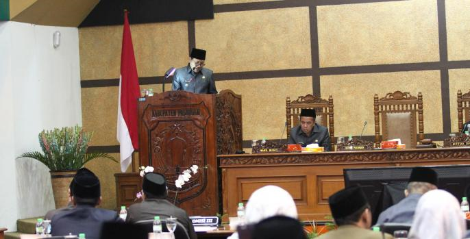 Bupati Irsyad Yusuf sampaikan LKPJ Akhir Tahun Anggaran 2018 dalam Rapat Paripurna I di Kantor Dewan Perwakilan Rakyat Daerah (DPRD) Kabupaten Pasuruan, Senin 1 April 2019.