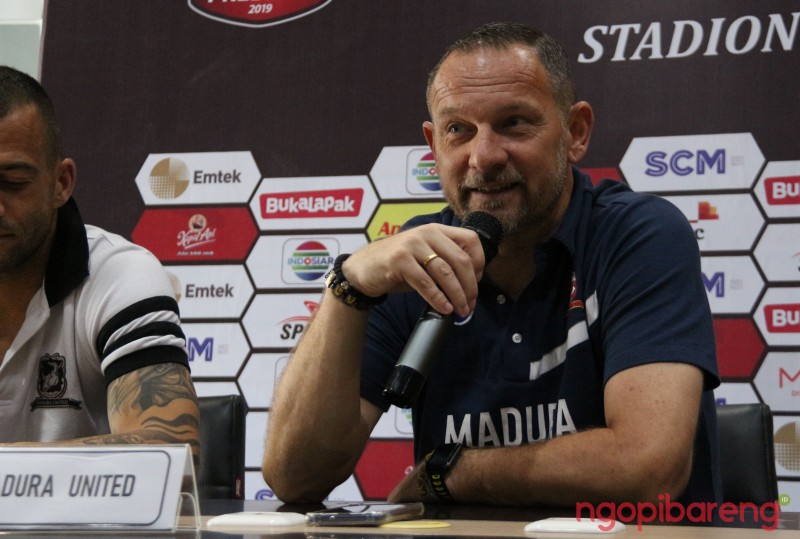 Pelatih Madura United, Dejan Antonic. (Foto: Haris/ngopibareng.id)