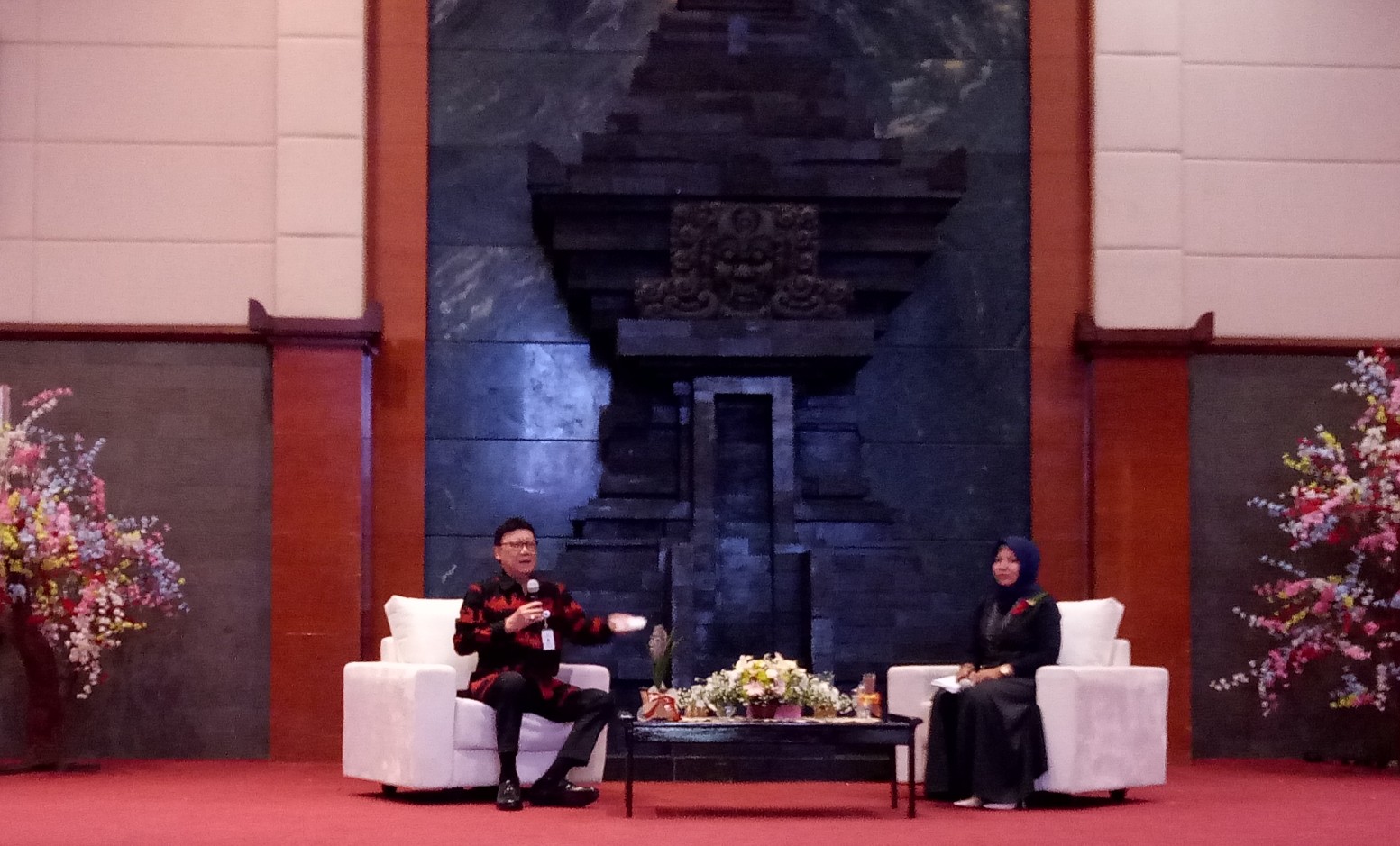 Tjahjo Kumolo, Menteri Dalam Negeri saat mengisi kuliah umum 'Partisipasi masyarakat kampus dalam pemilu untuk memperkuat nilai kebangsaan' di Universitas Wijaya Kusama. Selasa, 2 April 2019. (Foto: Pita/ngopibareng.id)