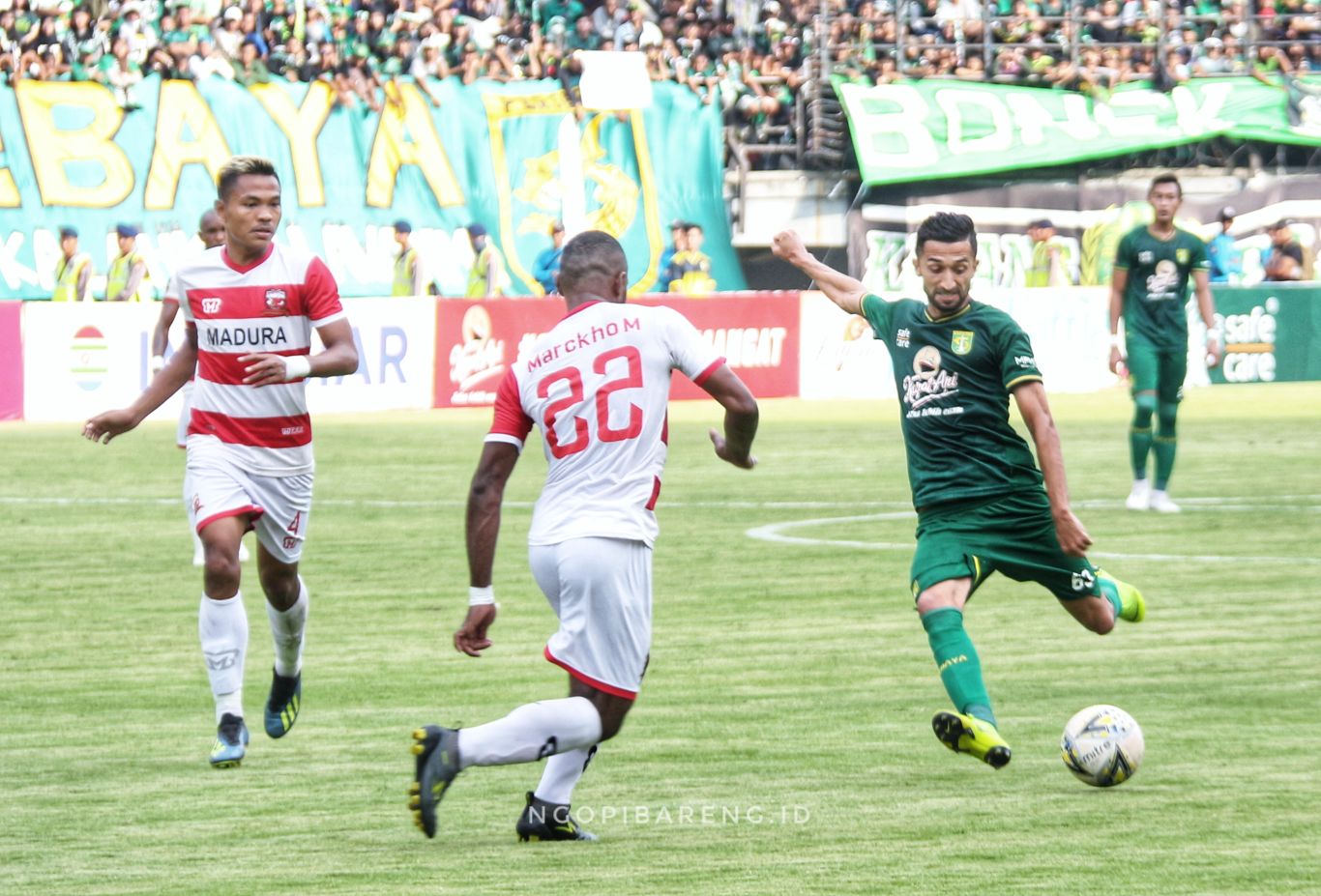 Persebaya vs Madura United. (foto: Haris/ngopibareng.id)