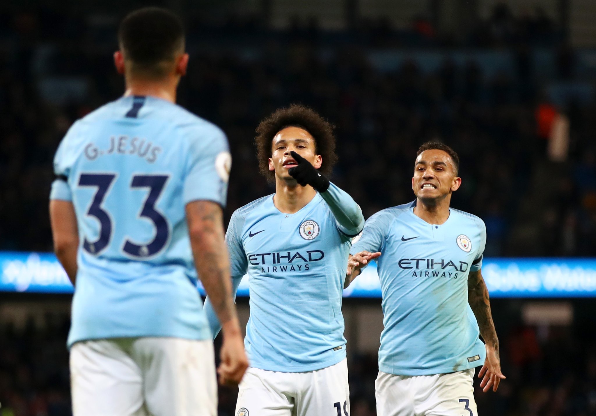 Selebrasi Leroy Sane usai mencetak gol kedua untuk Manchester City. (Foto: Twitter @ManCity)