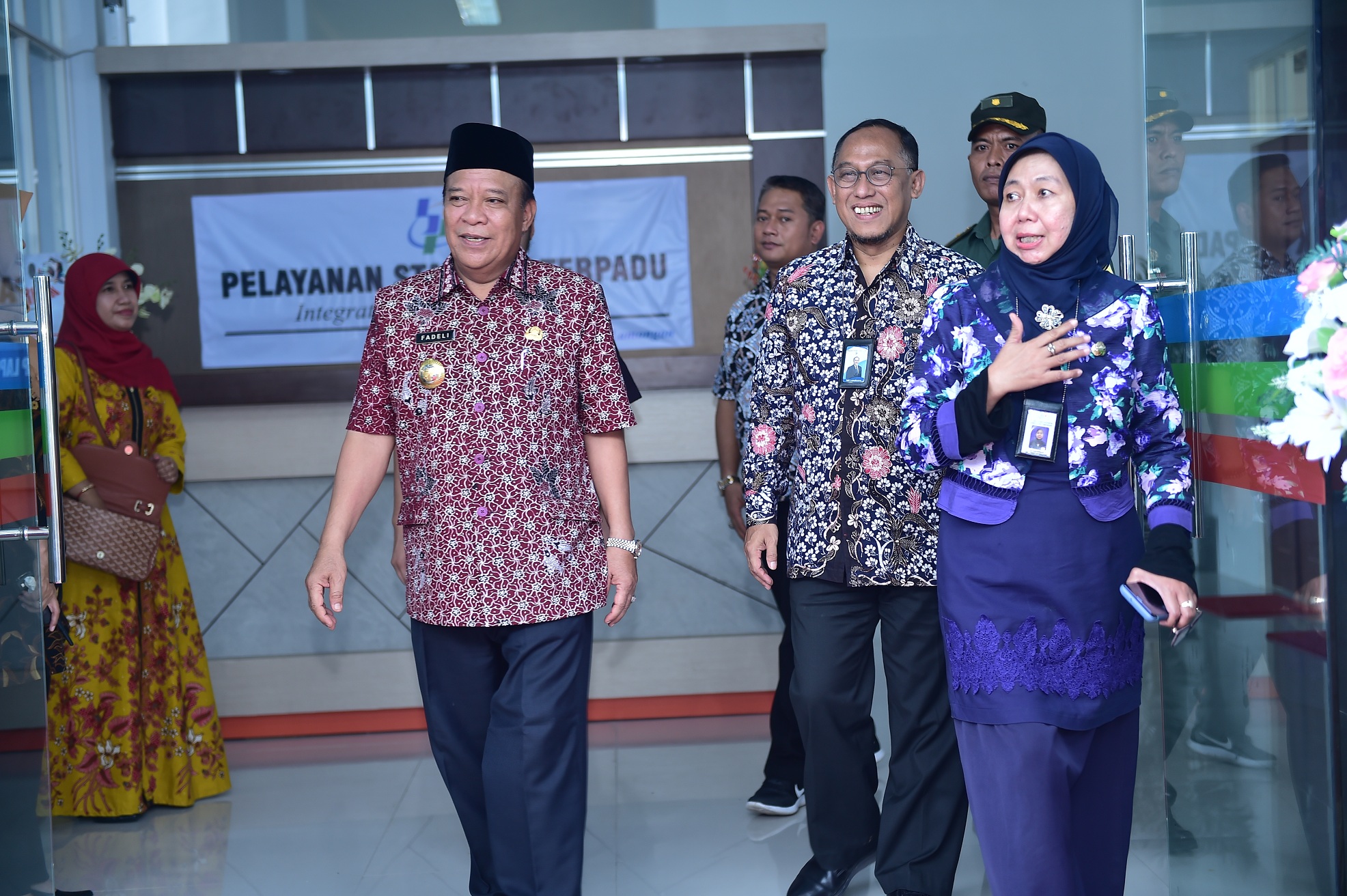 Bupati Fadeli bersama Sekretaris Utama BPS RI Adi Laksono disela acara peresmian Gedung BPS. (Foto: Istimewa/ngopibareng.id)