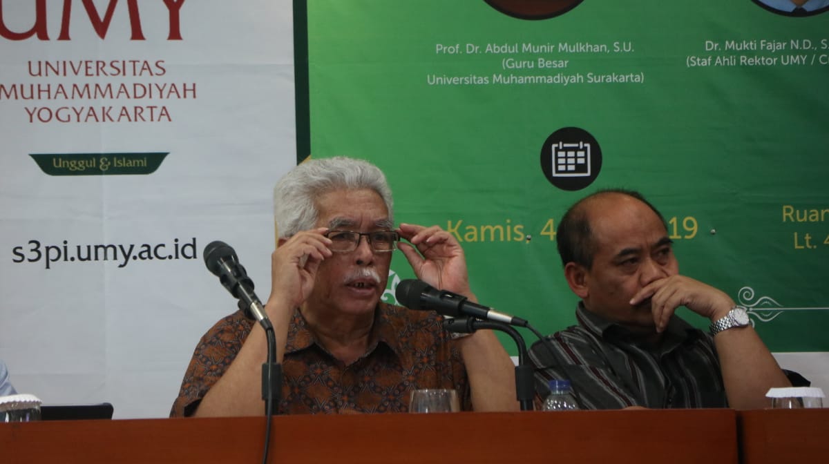 Abdul Munir Mulkhan, Guru Besar Universitas Muhammadiyah Surakarta. (Foto: md for ngopibareng.id)