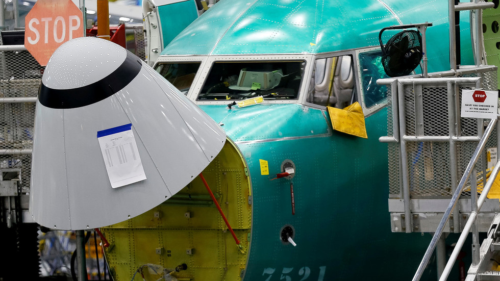 Sensor sudut yang terpasangan di hidung Boeing 737 MAX 8 di pabrik perusahaan di Renton, Washington (Foto: Reuters/Lindsey Wasson)