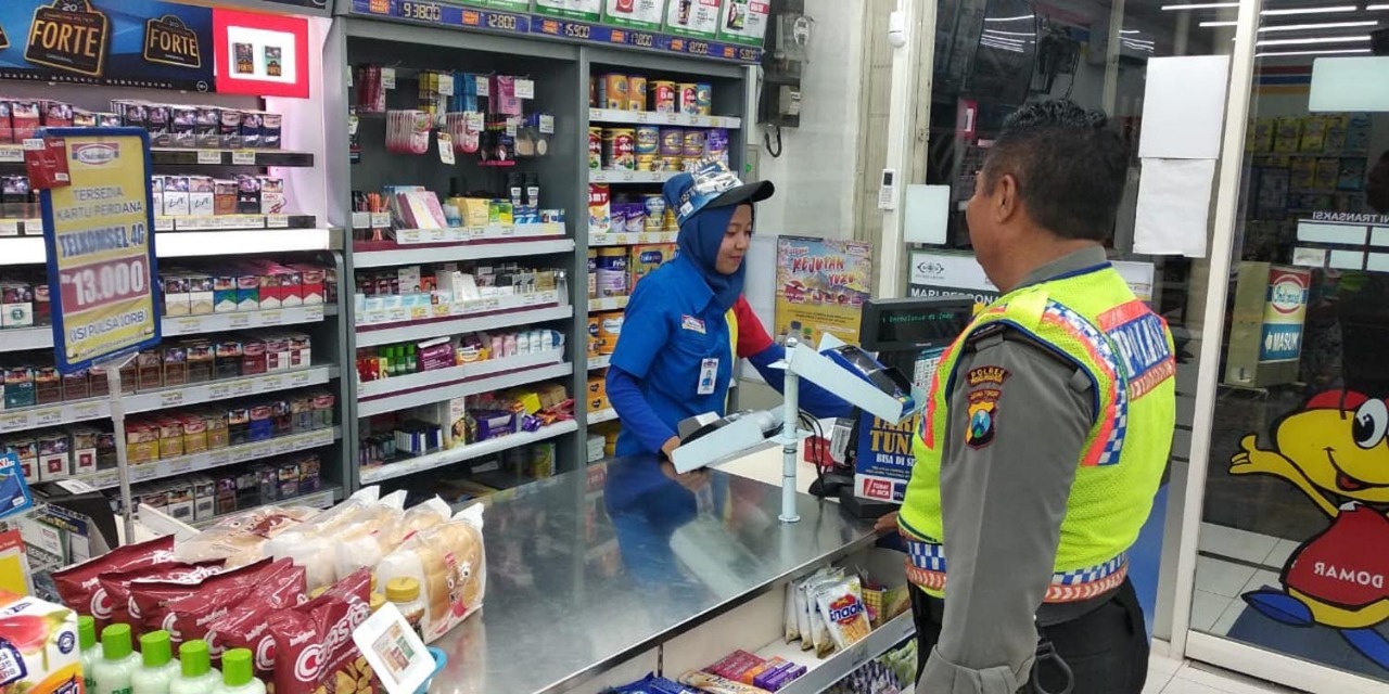 Salah satu minimarket di Kota Probolinggo, yang kondisinya secara umum disoroti DPRD setempat. (Foto: Ikhsan/ngopibareng.id)