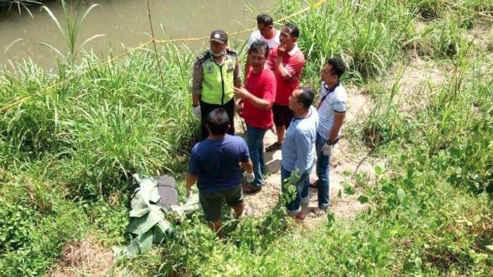 Temuan mayat di dalam koper di Desa Karanggondang, Kecamatan Udanawu, Kabupaten Blitar, Jawa Timur, Rabu 3 April. (Foto: Antara/Istimewa)