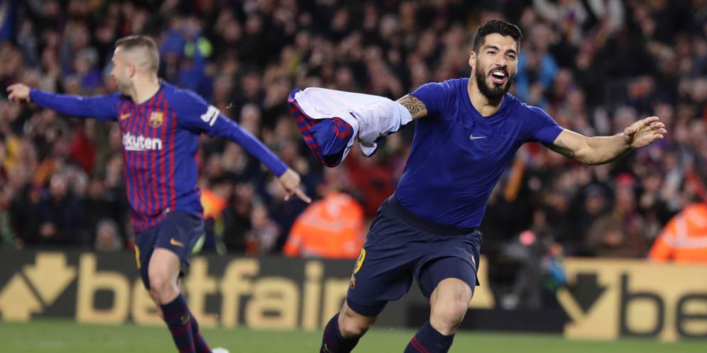 Luis Suarez melakukan selebrasi usai mencetak gol pembuka ke gawang Atletico Madrid yang dijaga Jan Oblak dalam lanjutan Liga Spanyol pekan ke 31, Minggu, 7 April 2019. (Foto: AFP)