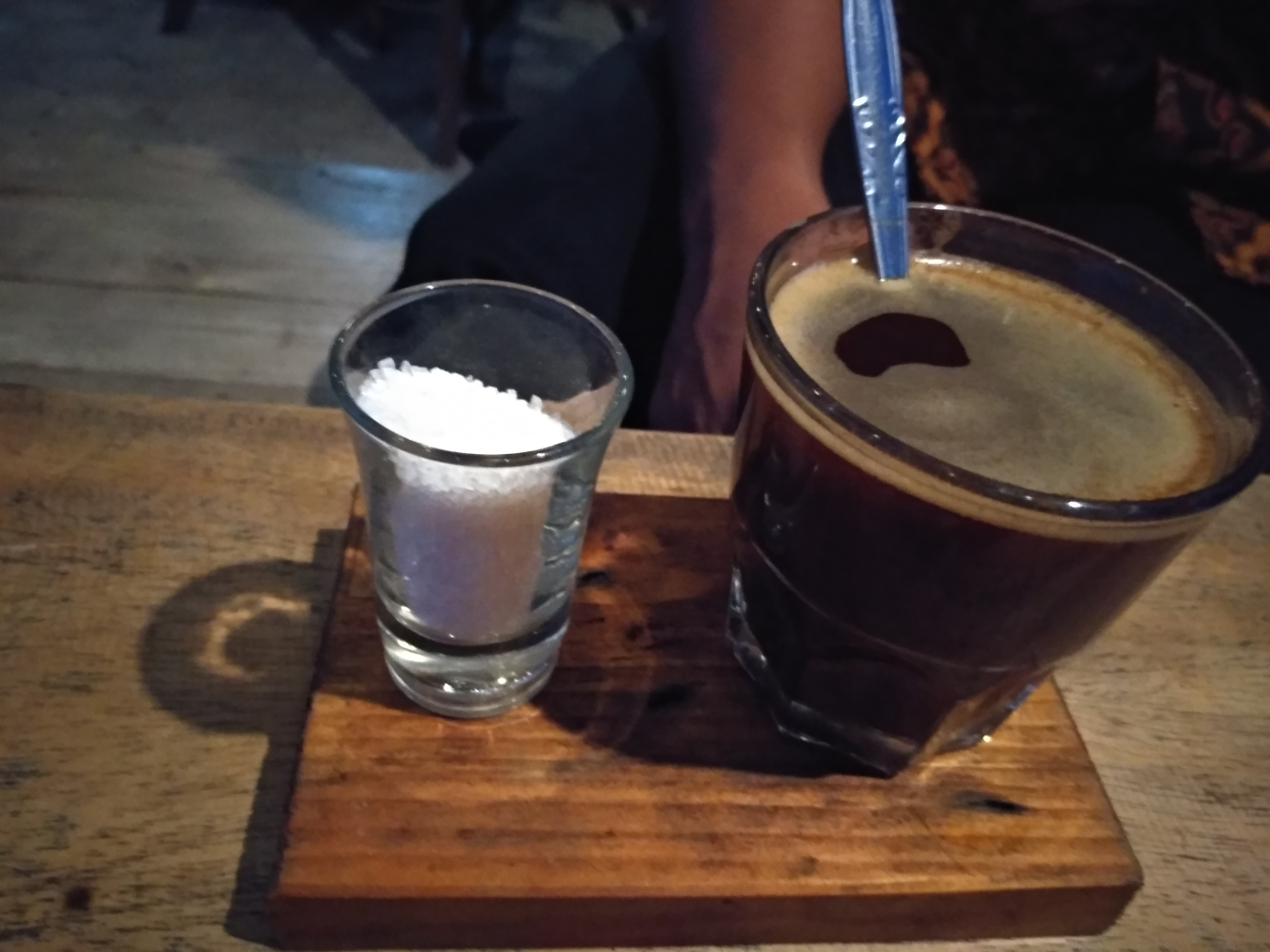Ngopi dulu. Kopi hitam, gula disisihkan. Biar ada dialog mesra, perlu gula apa tidak ya... (Foto:Istimewa) Ngopi dulu. Kopi hitam, gula disisihkan. Biar ada dialog mesra, perlu gula apa tidak ya... (Foto:Istimewa)