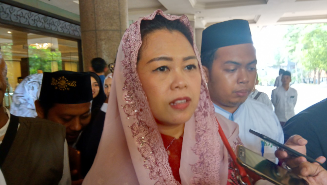 Yenny usai menghadiri Forum Komunikasi Kiai Kampung Jawa Timur (FK3JT), di Hotel Shangri-La, Surabaya, Minggu, 7 April 2019. (Foto: Farid/ngopibareng.id) 