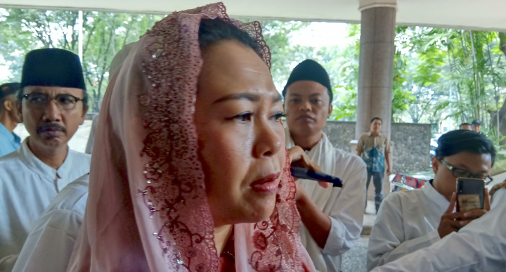 Yenny Wahid usai menghadiri Forum Komunikasi Kiai Kampung Jawa Timur (FK3JT), di Hotel Shangri-La, Surabaya, Minggu, 7 April 2019. (Foto: Farid/ngopibareng.id) 