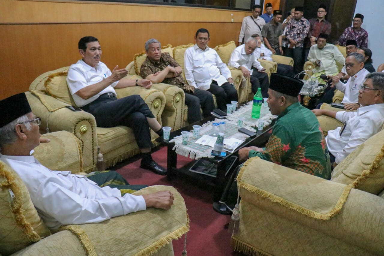 Menko Maritim Luhut Pandjaitan bersilaturahmi dengan Pengurus Wilayah Nahdlatul Ulama. (Foto: dok ngopibareng.id)