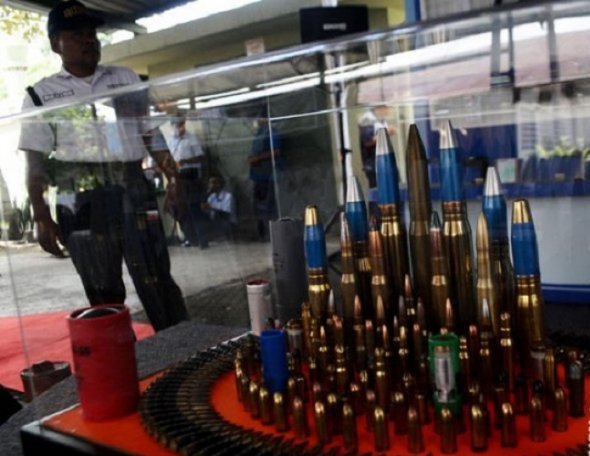 Produk Pindad. (Foto: Antara/Novrian Arbi)