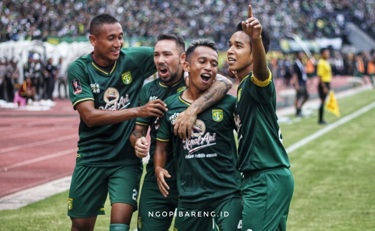 Selebrasi Gol Pemain Persebaya, Irfan Jaya pada menit ke-8. (Foto: Haris/ngopibareng.id)