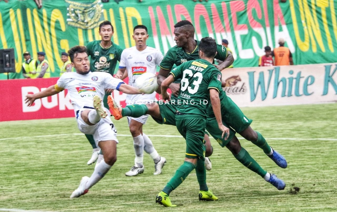 Duel Leg Pertama Final Piala Presiden Persebaya vs Arema. (Foto: Haris/Ngopibareng.id)