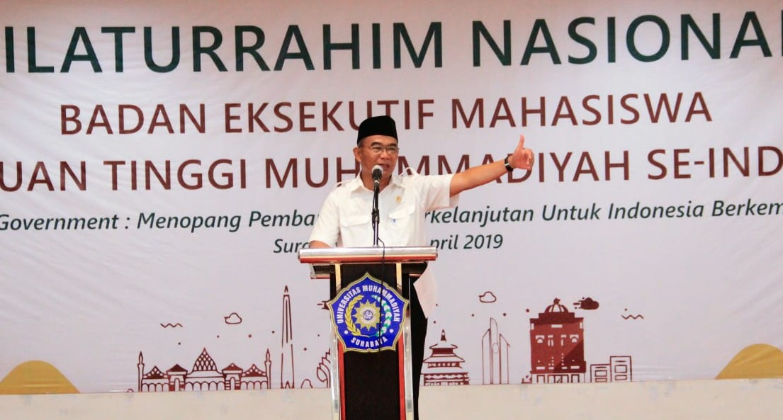 Menteri Pendidikan dan Kebudayaan (Mendikbud), Muhadjir Effendy saat memberi motivasi pada mahasiswa dalam pembukaan BEM-PTM di UM Surabaya. Selasa, 9 Maret 2019. (Foto: Istimewa) 
