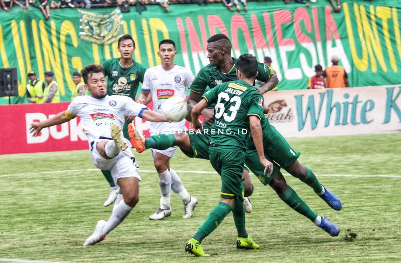 Laga Persebaya lawan Arema kemarin. (Foto: Haris/Ngopibareng.id)