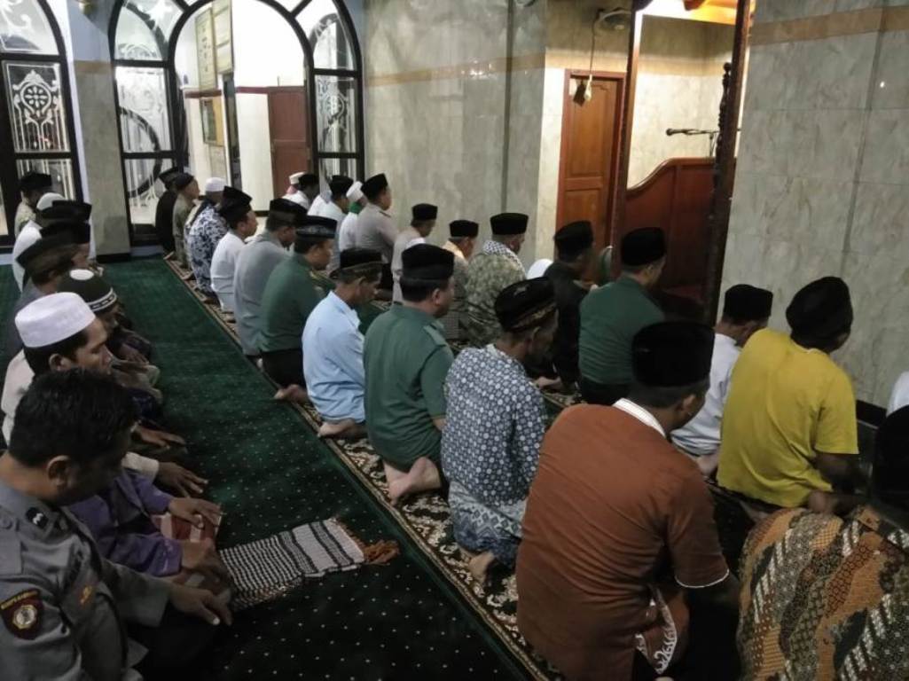 Suasana Shalat Tahajud dan Shalat Subuh Berjama'ah