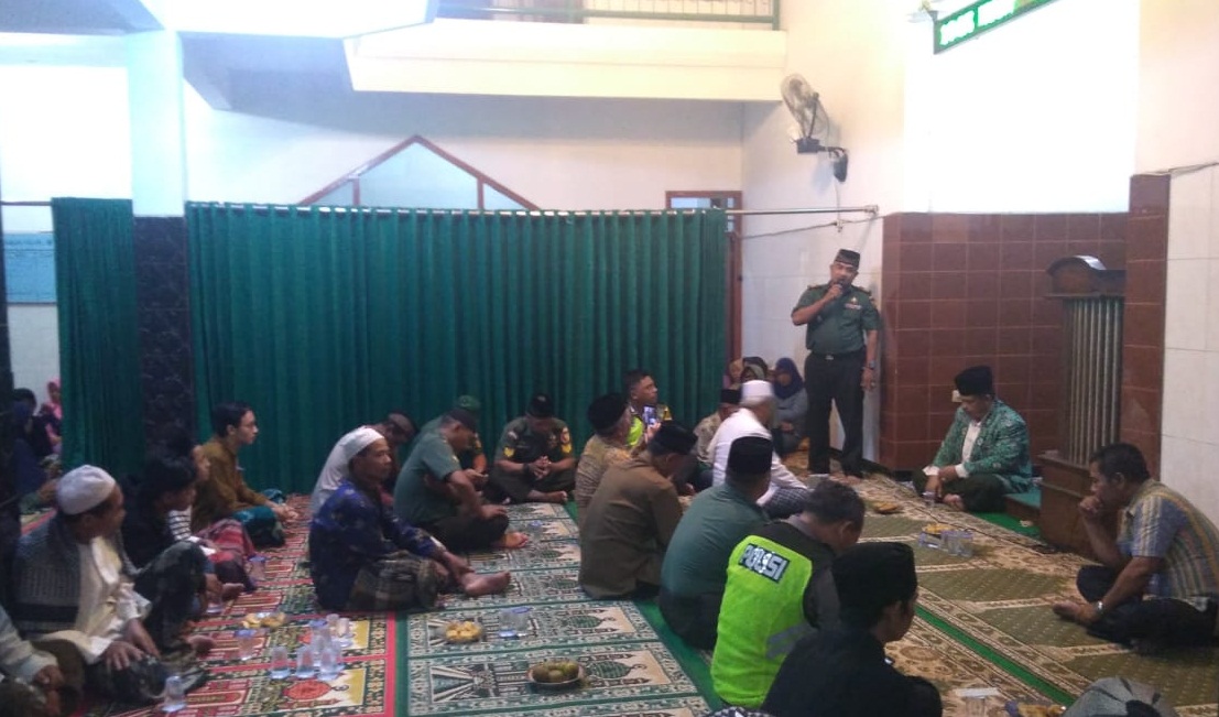 Danramil 0815/16 Pacet Saat Sambutan Di Acara Safari Shalat Tahajud