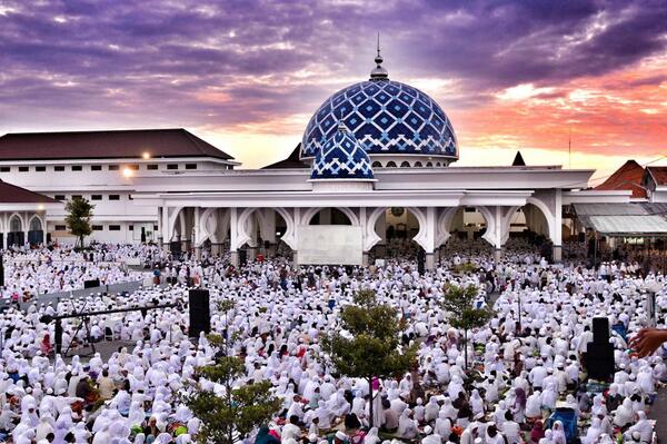 Pengikut tasawuf dari kalangan muda di Jamaah Al-Khidmah Surabaya. (Foto: dok ngopibareng.id)