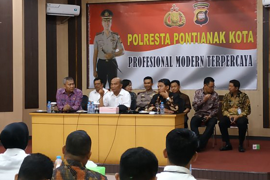 Menteri Pendidikan dan Kebudayaan, Muhadjir Effendy menyayangkan, kasus dugaan penganiayaan terhadap pelajar SMP di Pontianak, kenyataannya tidak seperti viral di media sosial. (Foto: Antara/Andilala)