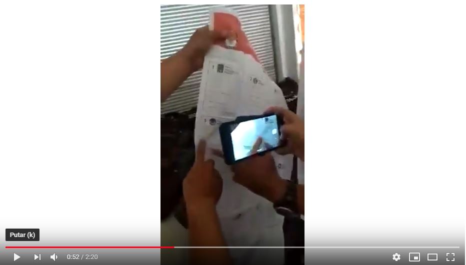 Capture video viral temuan surat suara tercoblos di Malaysia. (Foto: Youtube)