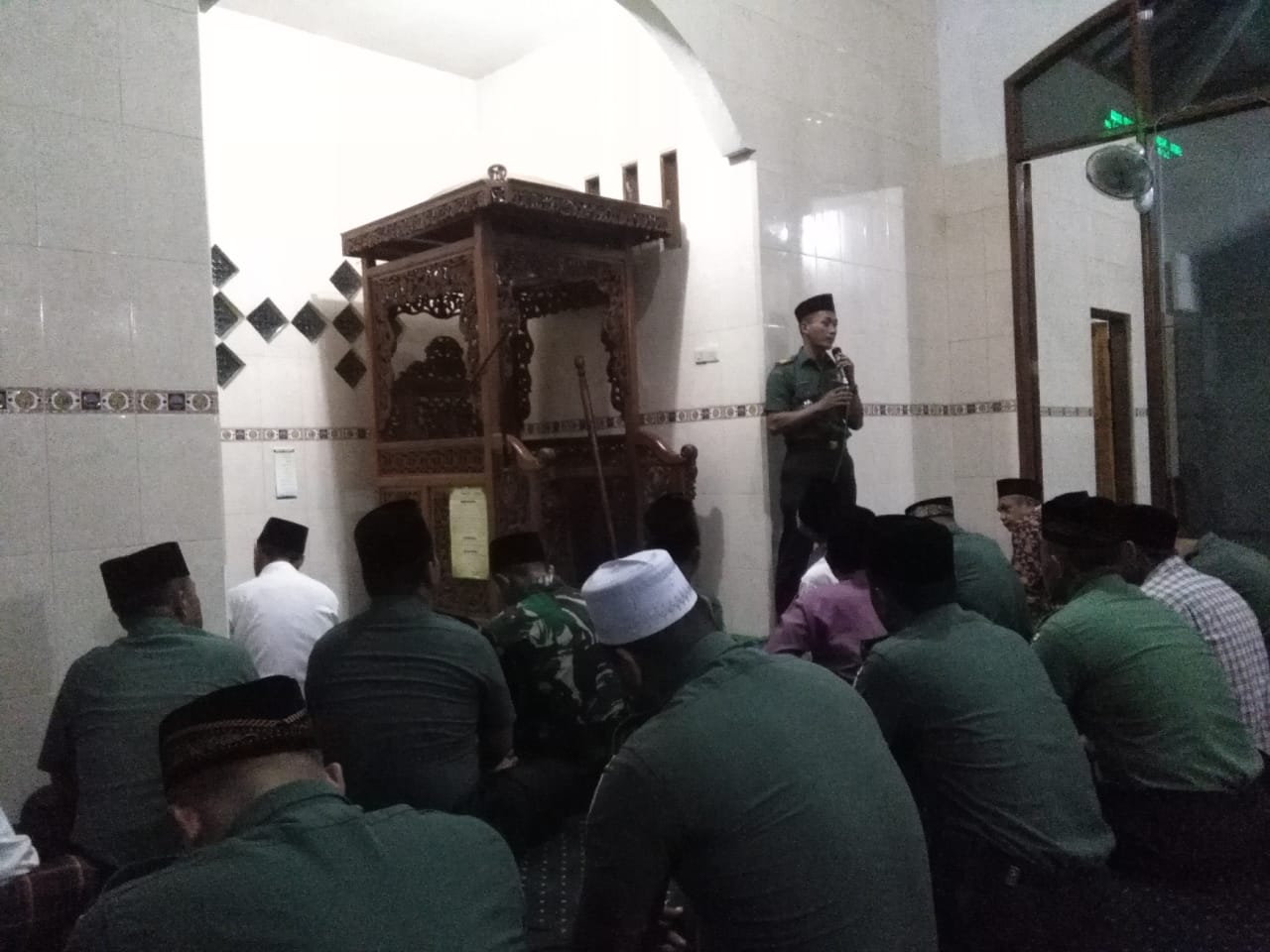 Danramil 0815/02 Trowulan Saat Memberikan Sambutan