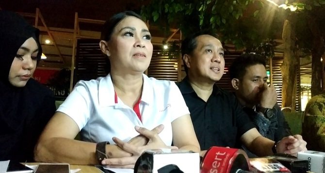 Astrid, CEO QQ Production mensomasi Baim Wong dan Lucky Perdana terkait persenan jadi caleg dan ikon partai politik.
