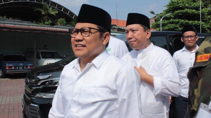 Muhaimin Iskandar (Cak Imin) bersama Fandi Utomo ketika berada di lokasi Masjid Agung Sunan Ampel Surabaya. (Foto: nu for ngopibareng.id)