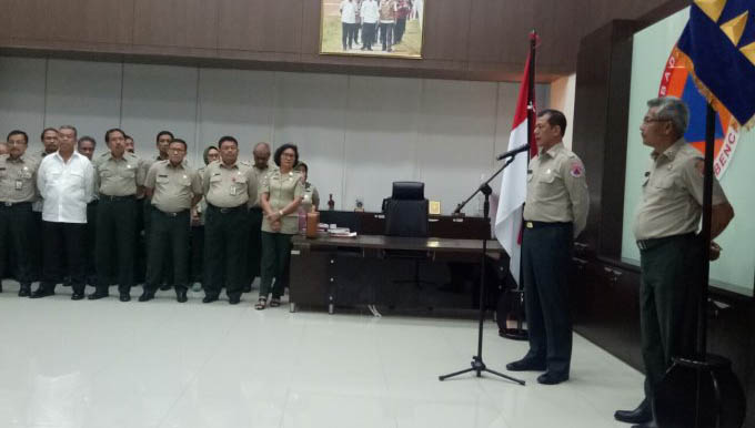 Kepala Badan Nasional Penanggulangan Bencana (BNPB) Doni Monardo memberikan sambutan dalam acara pemberian penghargaaan kepada pihak yang mengungkapkan penipuan pengadaan tender tenda di Graha BNPB, Jakarta, Senin, 15 April 2019. (Foto: Antara)