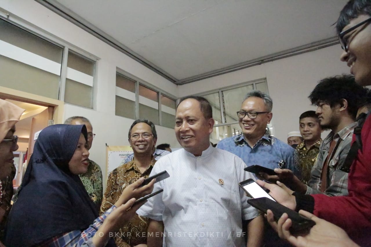 Menteri Ristekdikti M Nasir pada Konferensi Pers Pengumuman Hasil PMDK-PN 2019 di Politeknik Negeri Semarang. (Foto: kemeristekdikti for ngopibareng.id)