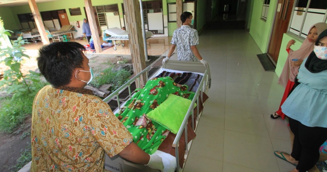 Abdul Azis, salah satu penyelenggara Pemilu yang ambruk dan akhirnya meninggal dunia. (Foto: Ikhsan/ngopibareng.id)