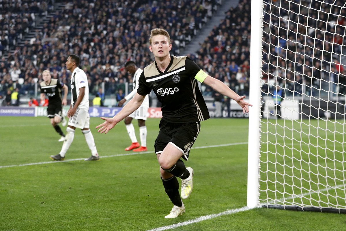 Bek tengah Ajax, Matthijs de Ligt. (Foto: Twitter/@AFCAjax)