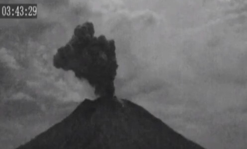 Letusan Gunung Agung Bali, Minggu, 21 April 2019. (Foto: istimewa)