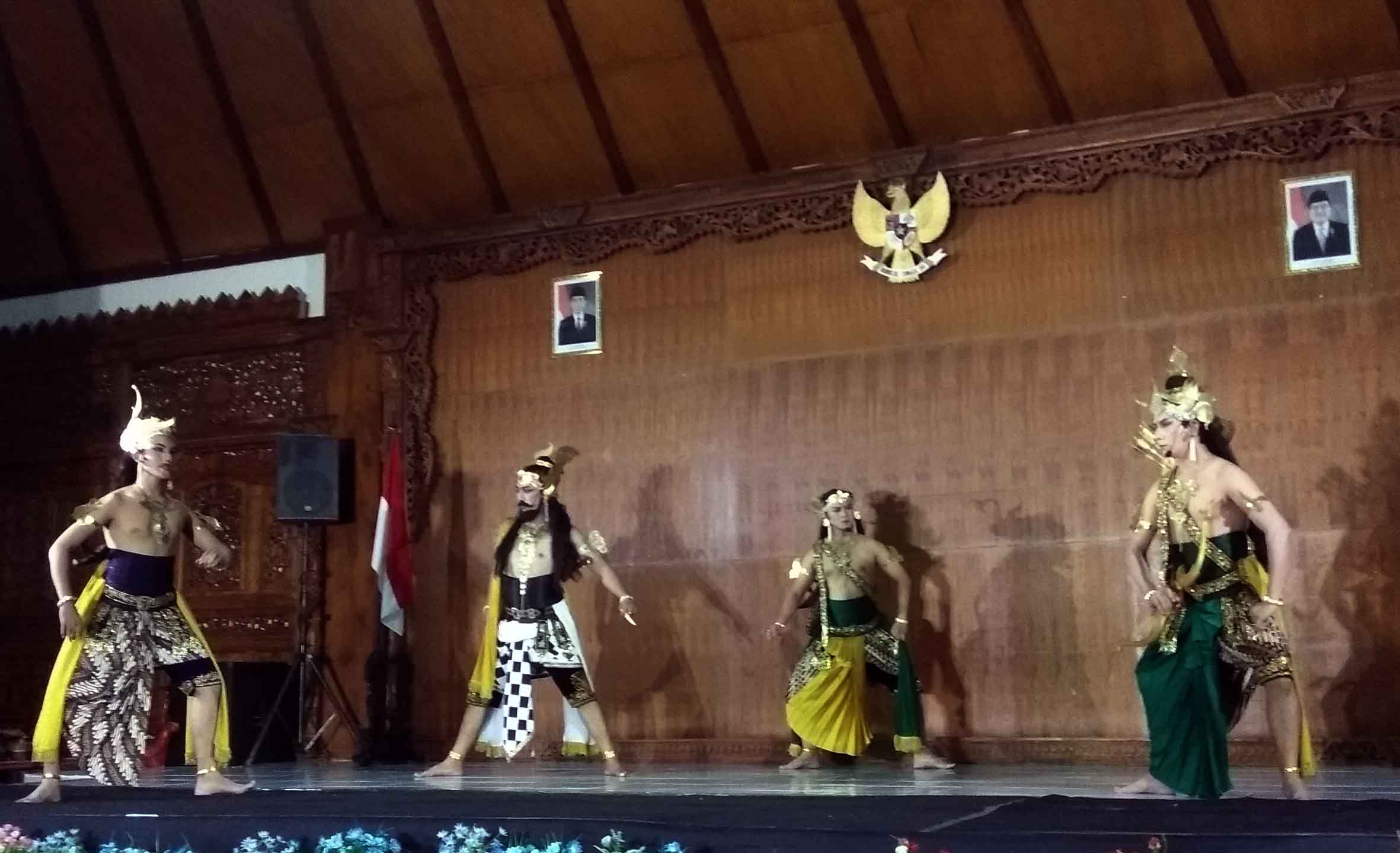 PANDAWA: Adegan saat berembug menentukan siapa senapati yang akan diutus dalam perang melawan Bisma.